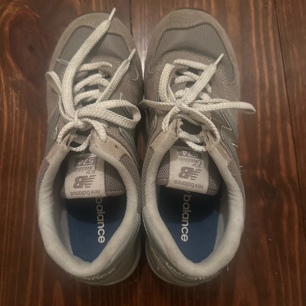 New Balance Unisex 574 Grey Sneaker Size 9B
